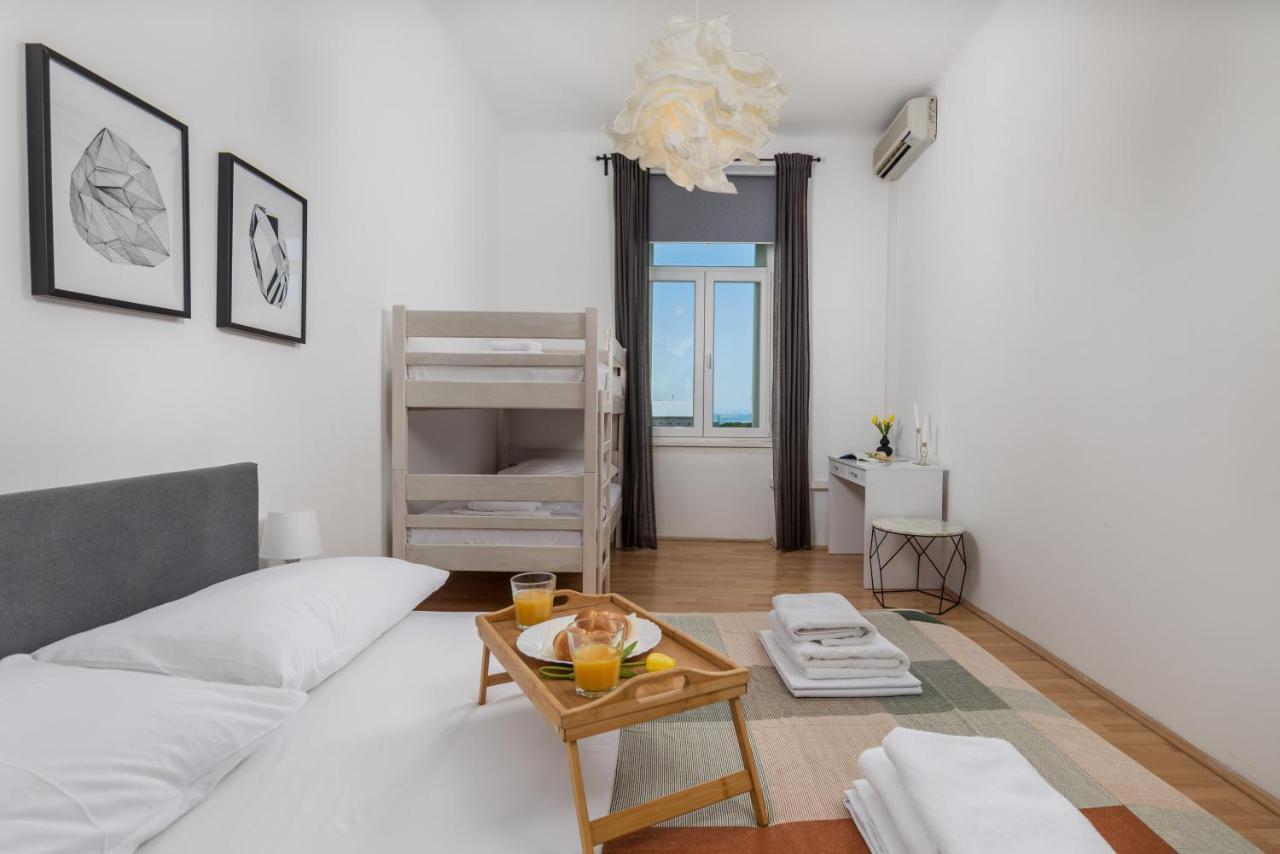 Apartment Step To The Sea